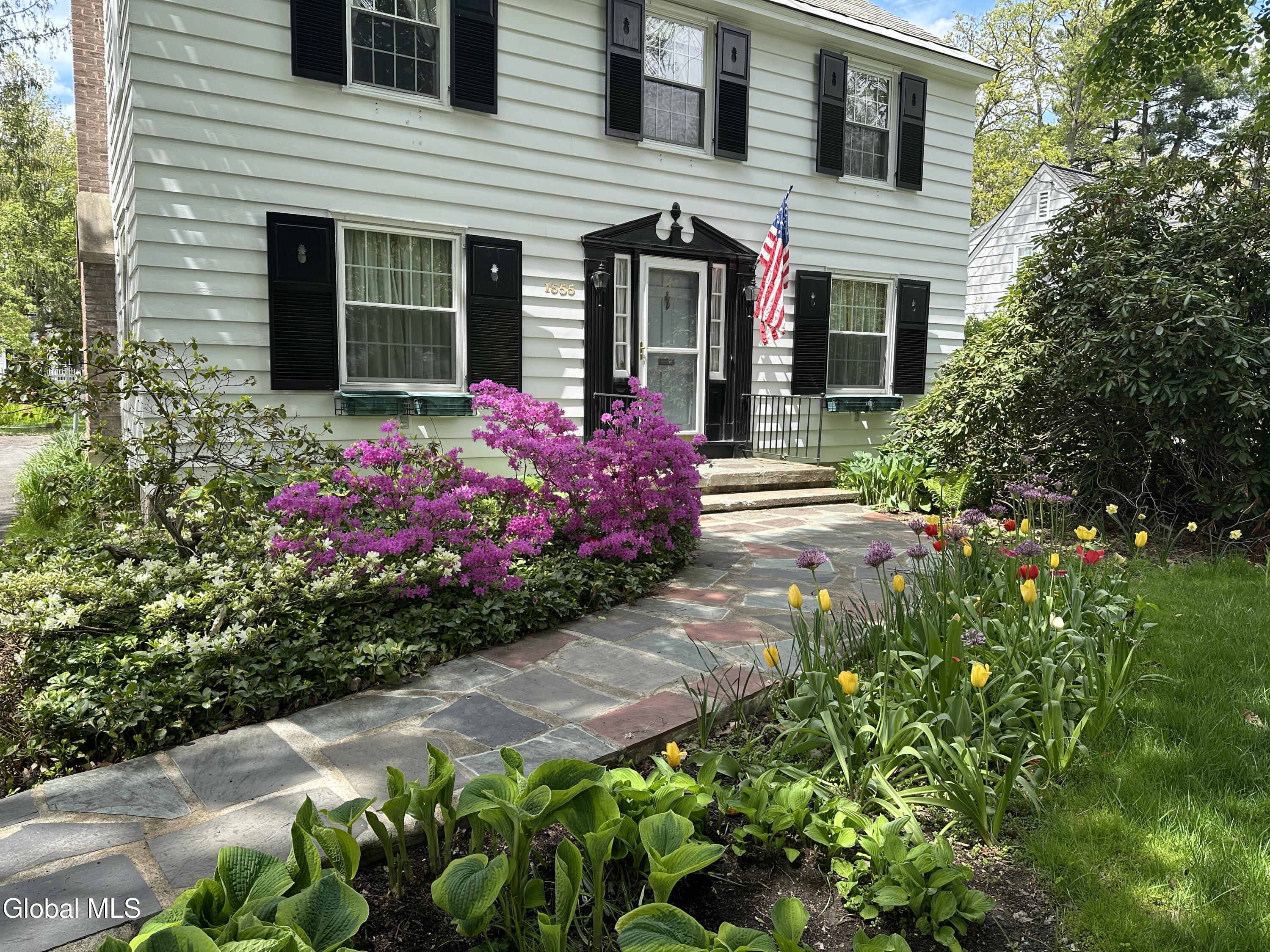 1555 Dean Street Niskayuna NY 12309