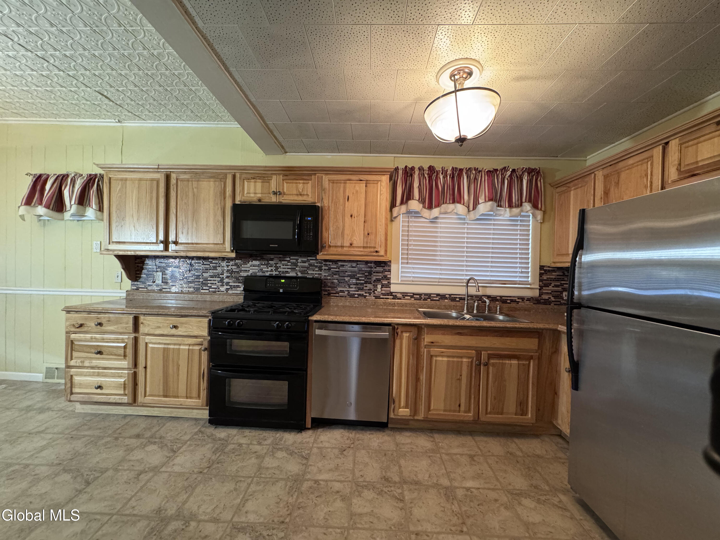 1816 4th Avenue Watervliet NY 12189