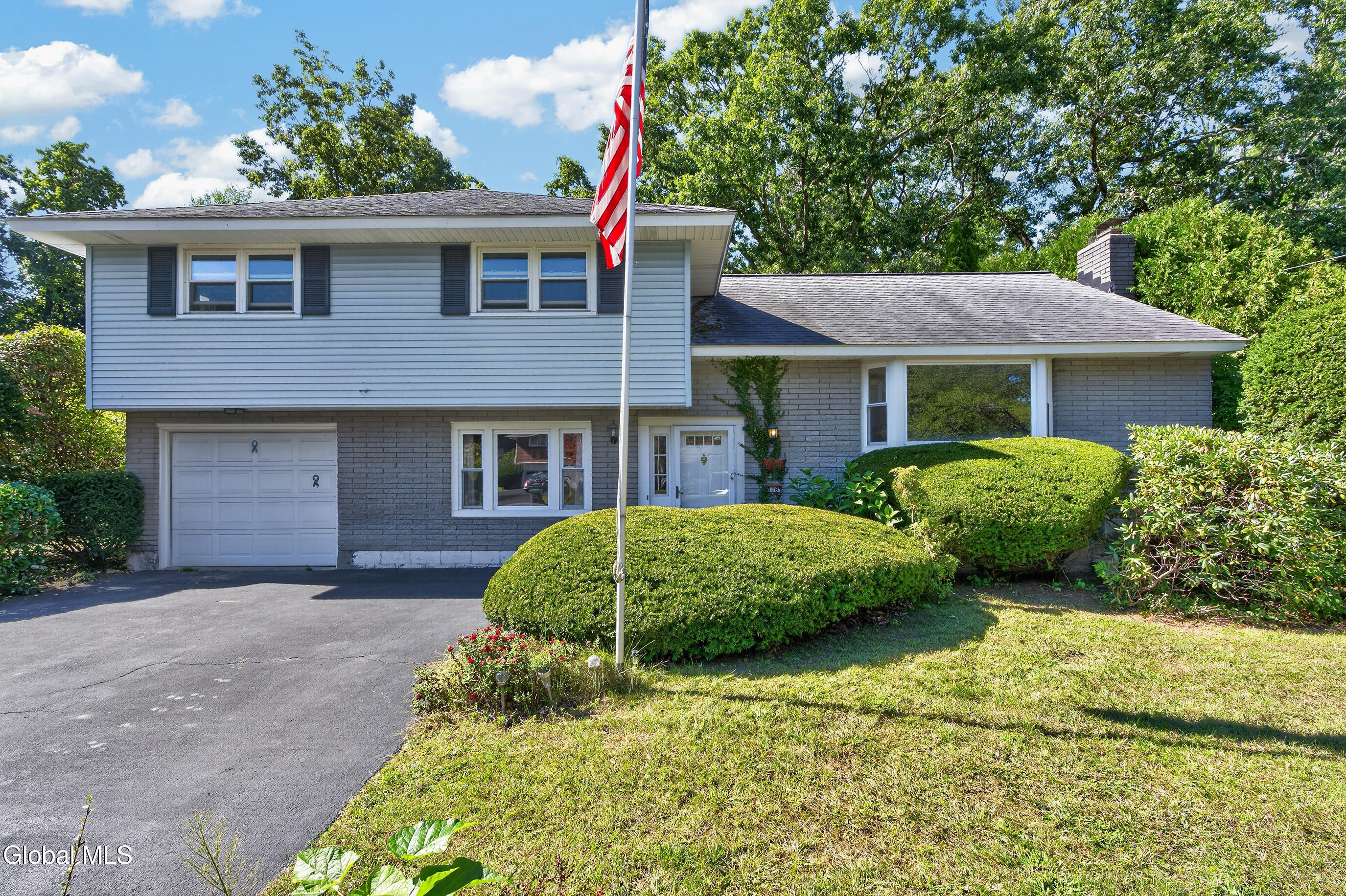 618 Via Ponderosa Schenectady NY 12303