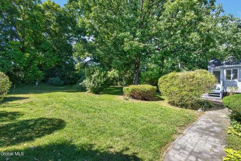 618 Via Ponderosa Schenectady NY 12303