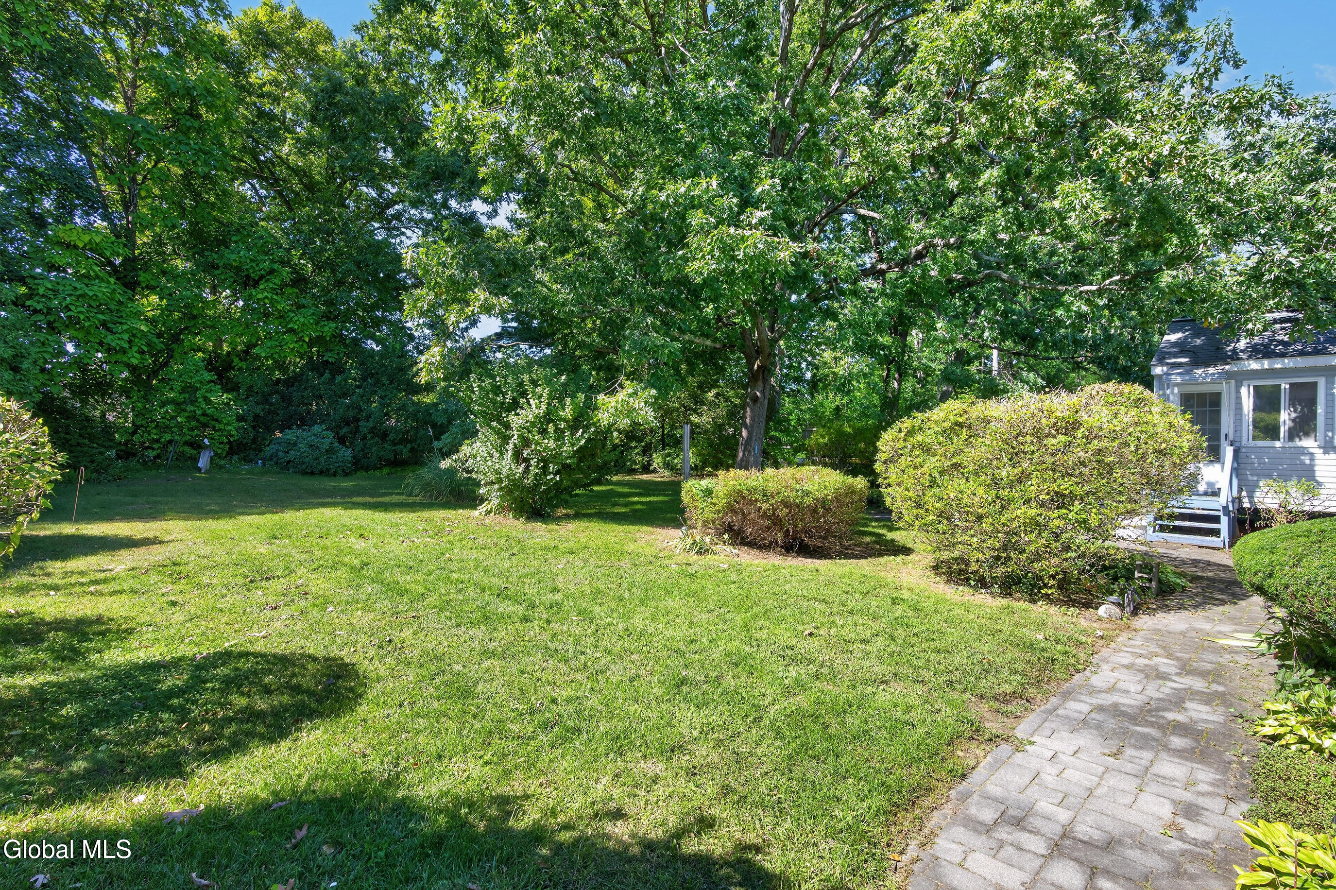 618 Via Ponderosa Schenectady NY 12303