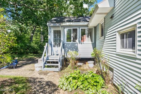 618 Via Ponderosa Schenectady NY 12303