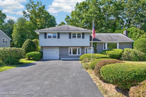 618 Via Ponderosa Schenectady NY 12303