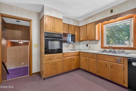 618 Via Ponderosa Schenectady NY 12303