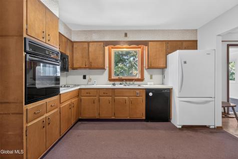 618 Via Ponderosa Schenectady NY 12303