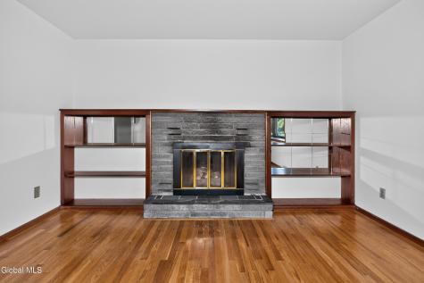 618 Via Ponderosa Schenectady NY 12303