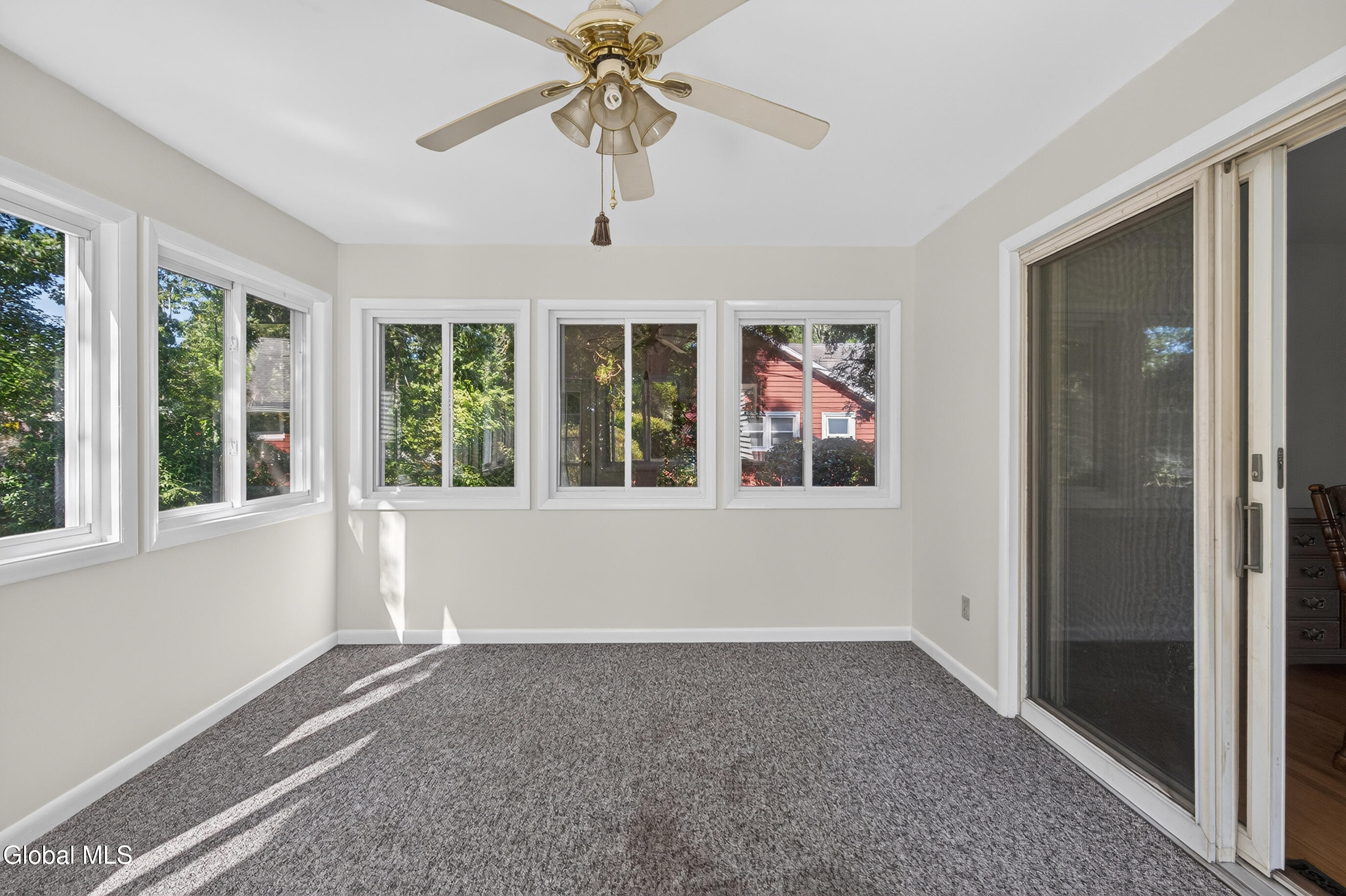 618 Via Ponderosa Schenectady NY 12303
