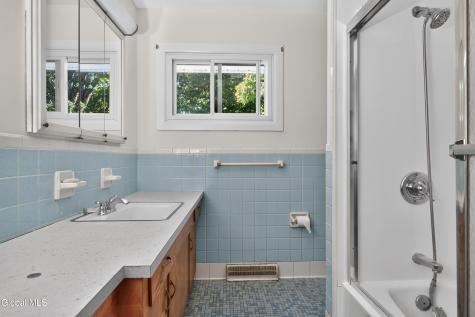 618 Via Ponderosa Schenectady NY 12303