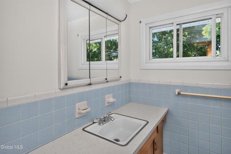 618 Via Ponderosa Schenectady NY 12303