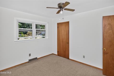 618 Via Ponderosa Schenectady NY 12303