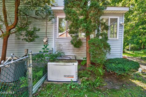 618 Via Ponderosa Schenectady NY 12303