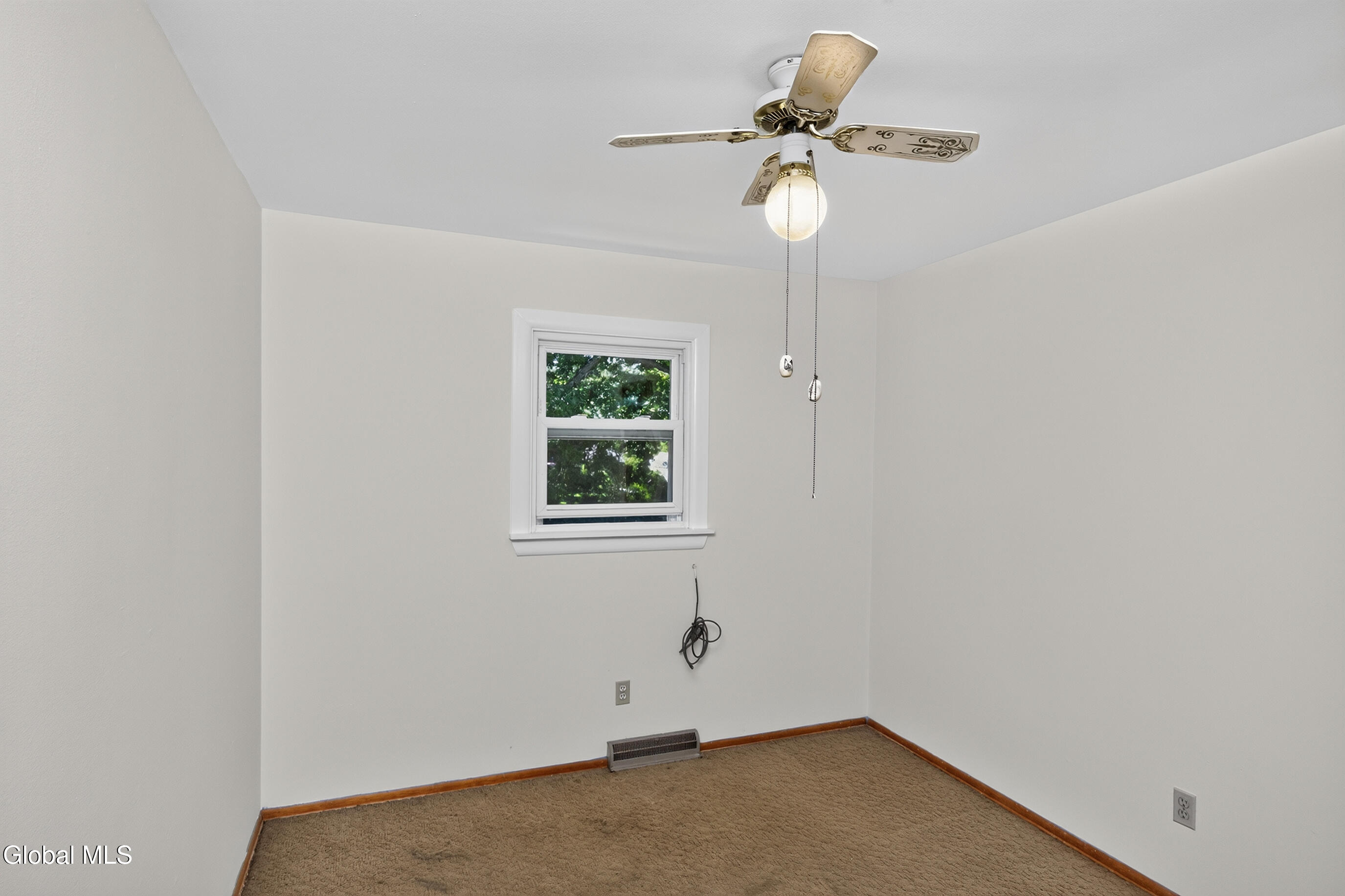 618 Via Ponderosa Schenectady NY 12303