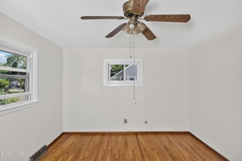 618 Via Ponderosa Schenectady NY 12303