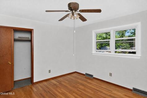 618 Via Ponderosa Schenectady NY 12303