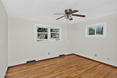 618 Via Ponderosa Schenectady NY 12303
