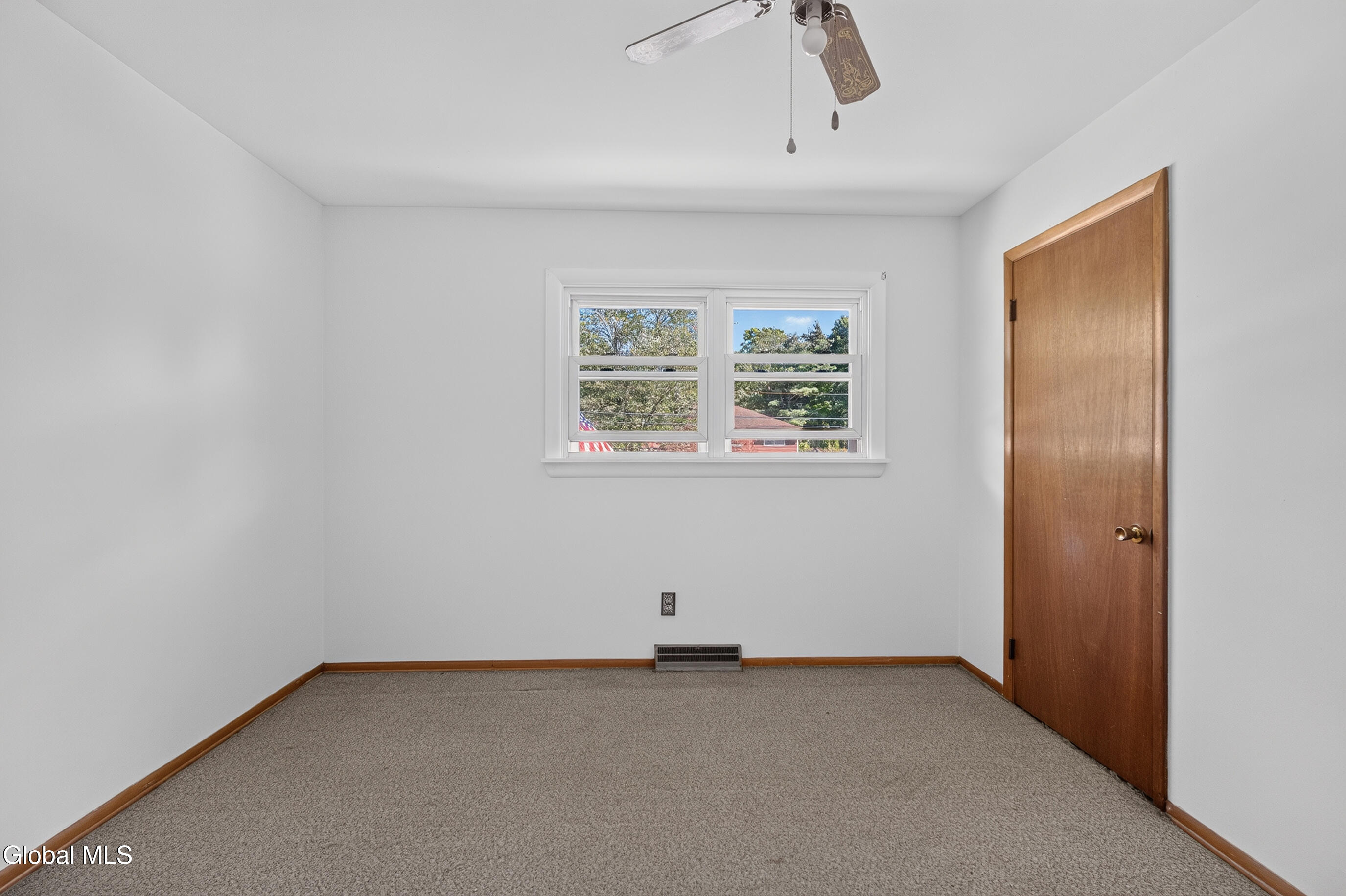 618 Via Ponderosa Schenectady NY 12303