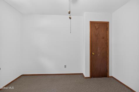 618 Via Ponderosa Schenectady NY 12303