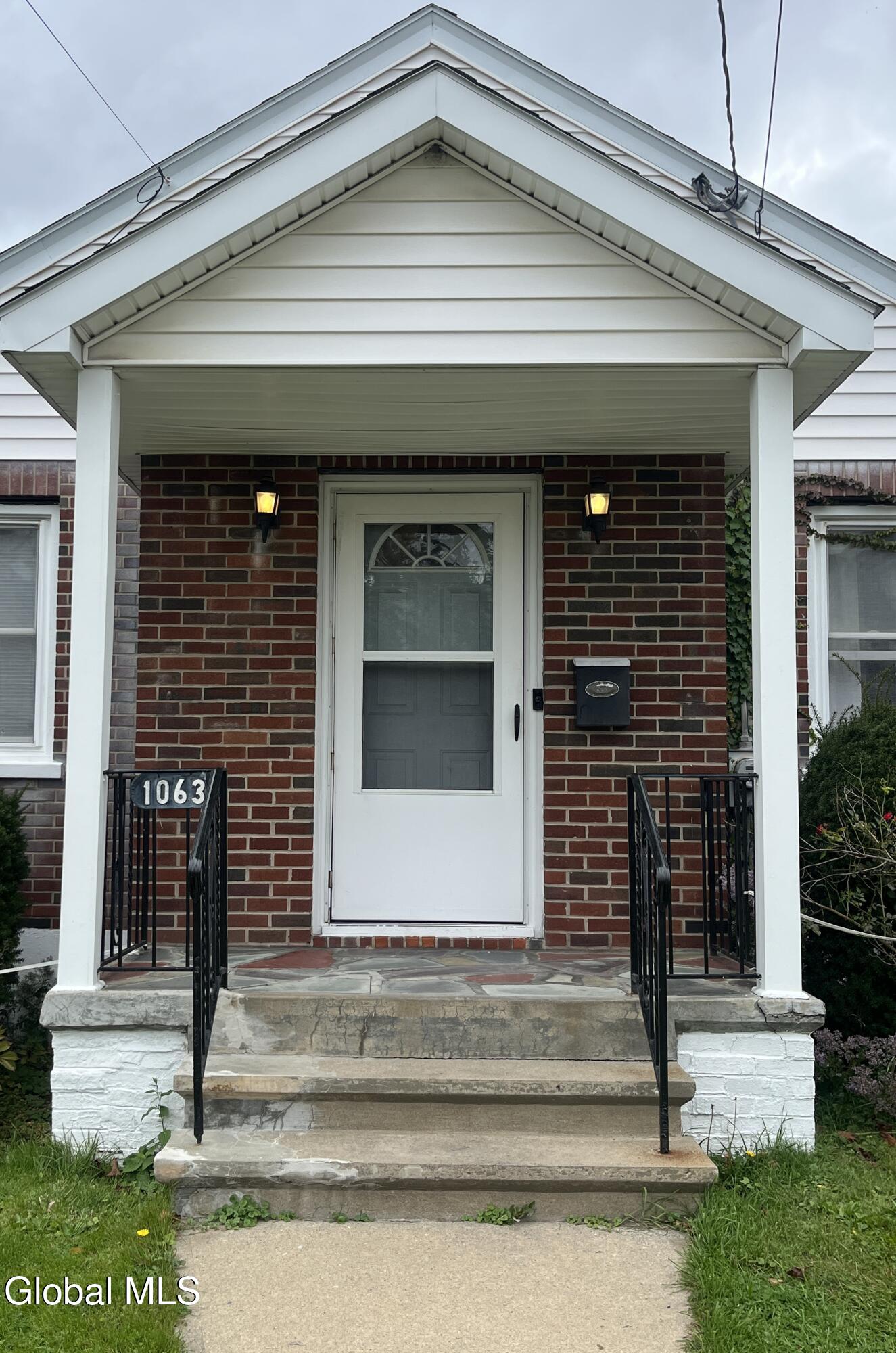 1063 Raymond Street Schenectady NY 12308