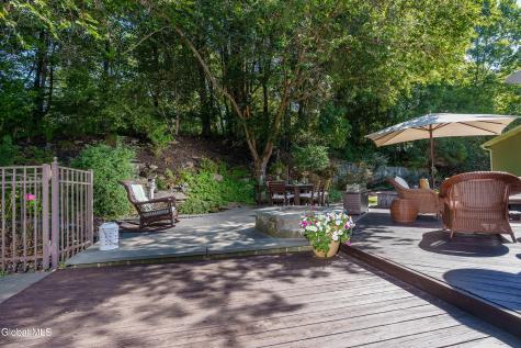 22 Olive Tree Lane Albany NY 12208