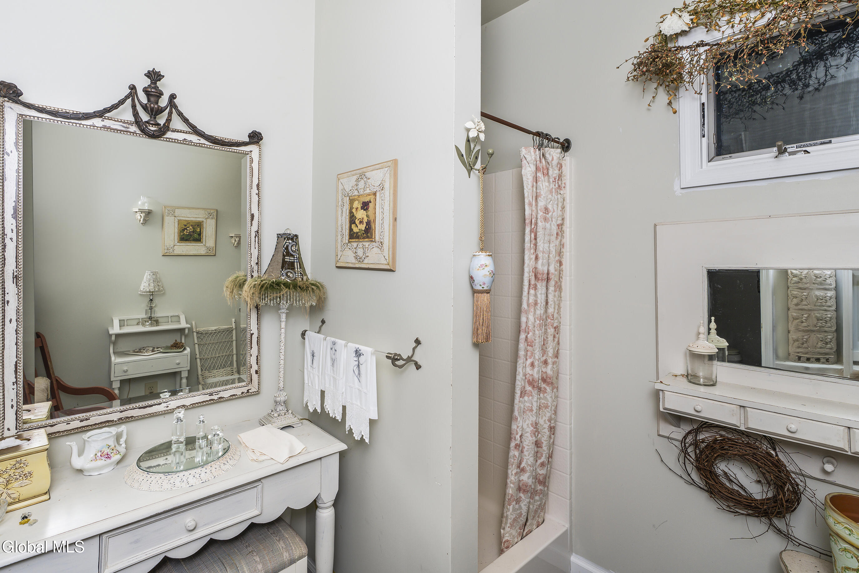 22 Olive Tree Lane Albany NY 12208