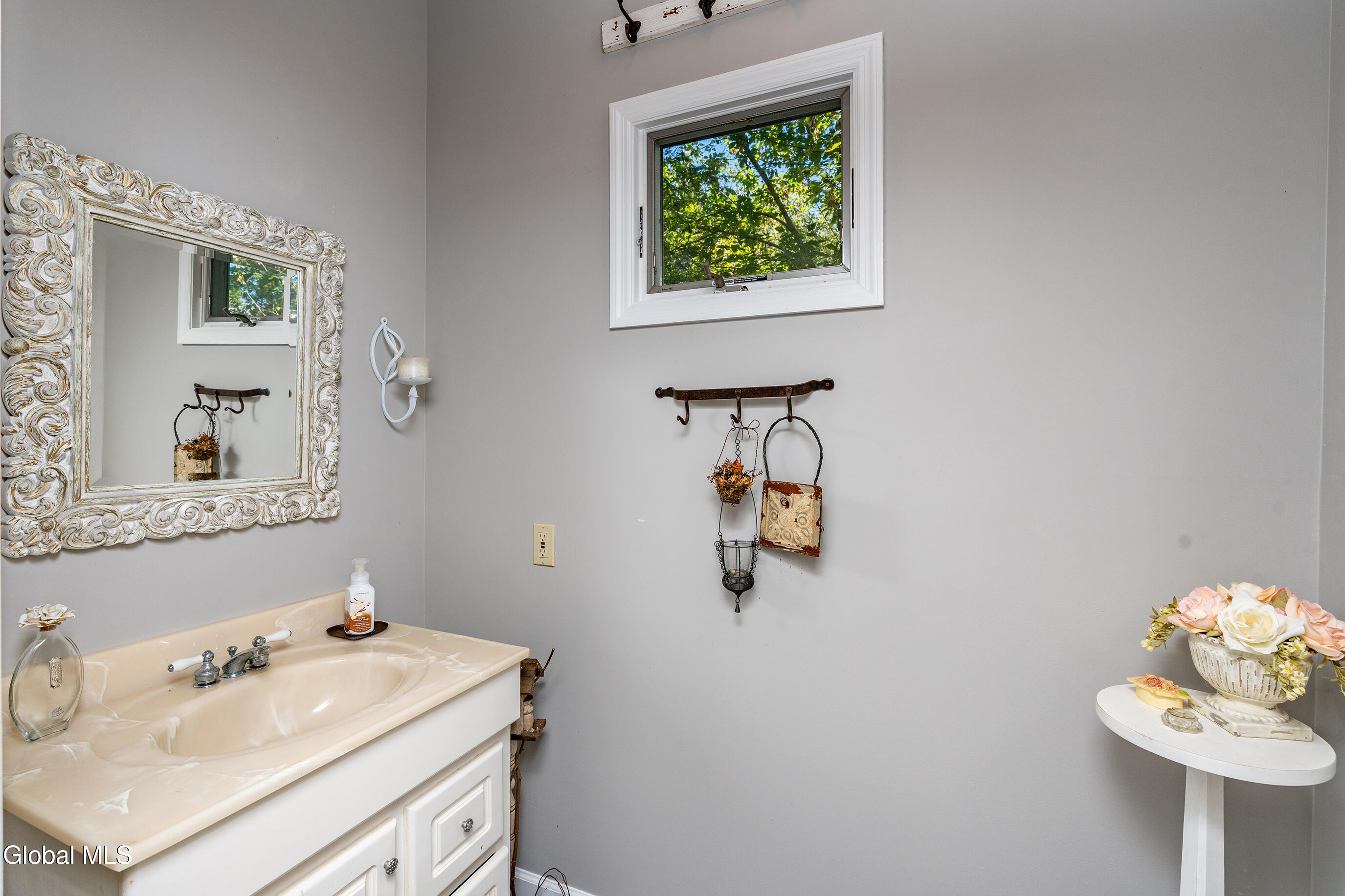 22 Olive Tree Lane Albany NY 12208