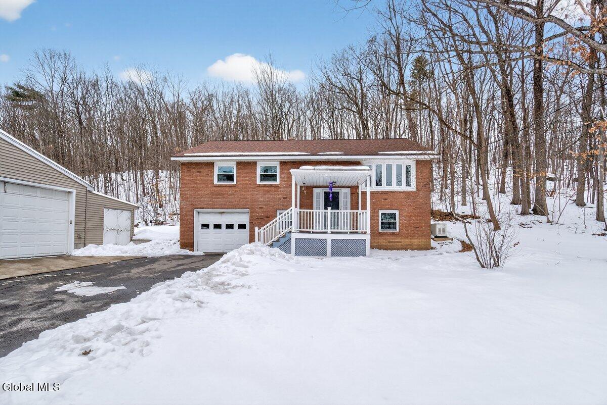 31 Daniels Road Saratoga Springs NY 12866