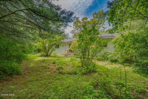 470 Hoag Road Valley Falls NY 12185