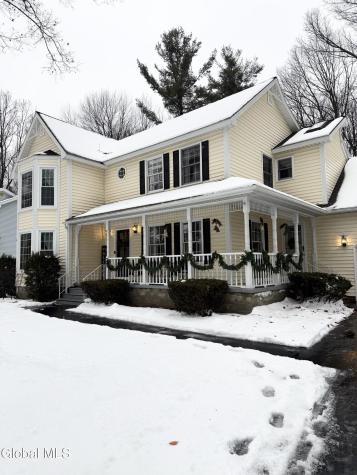 38 Deer Run Hollow Halfmoon NY 12065