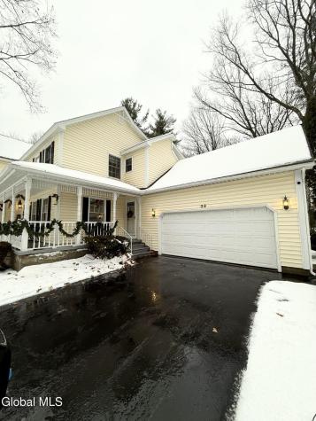 38 Deer Run Hollow Halfmoon NY 12065