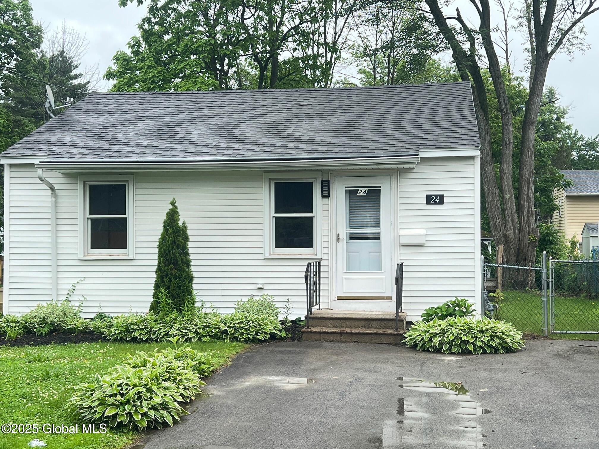 24 Canton Street Schenectady NY 12304