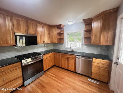 24 Canton Street Schenectady NY 12304