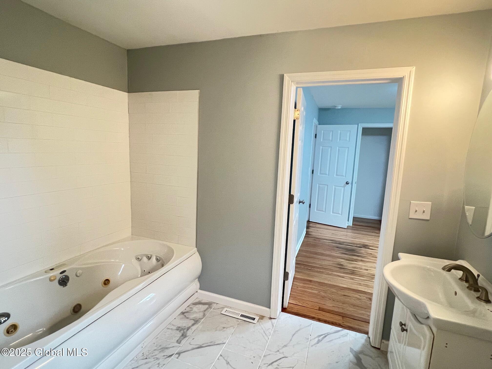 24 Canton Street Schenectady NY 12304