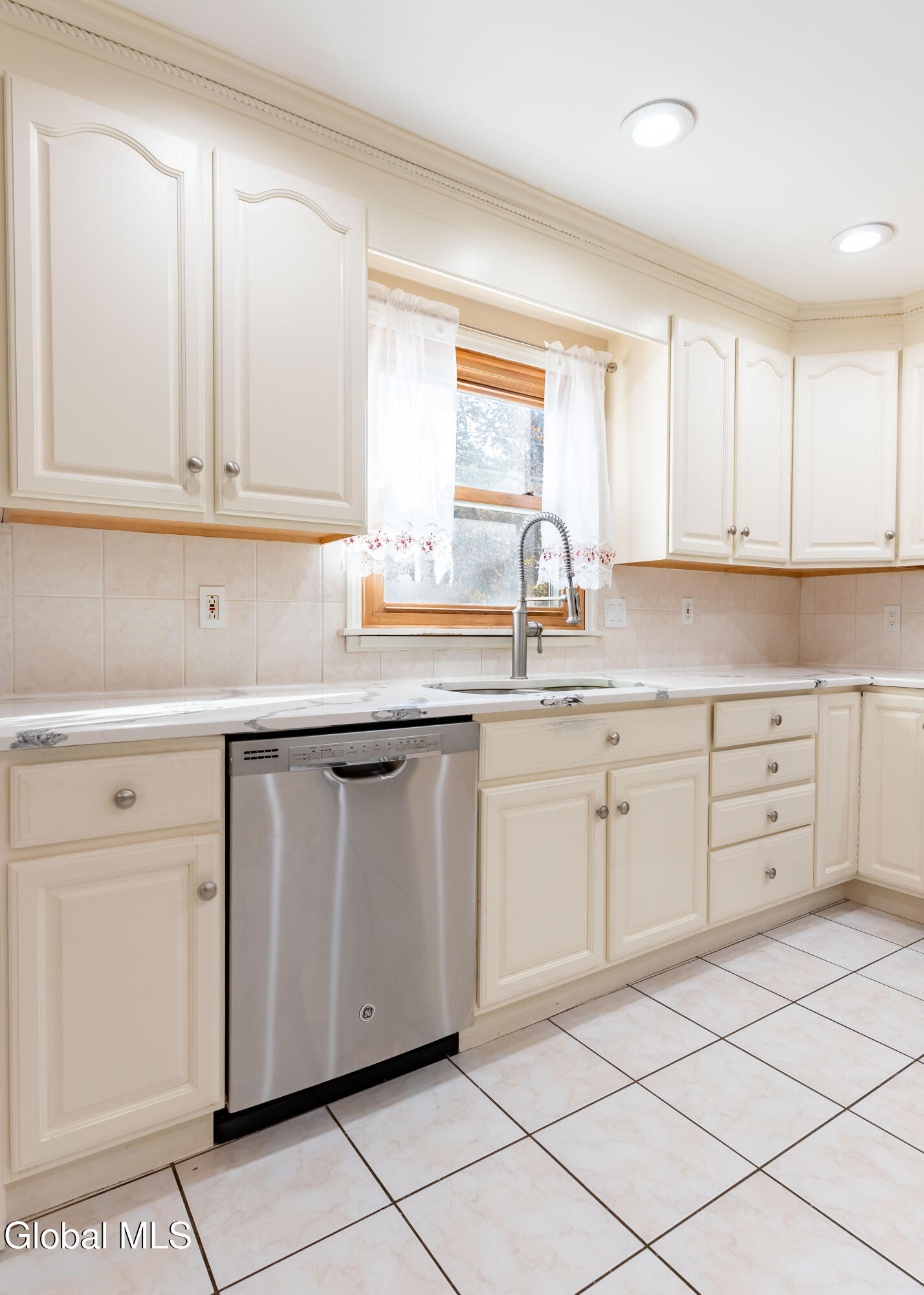 88 New Road East Greenbush NY 12061