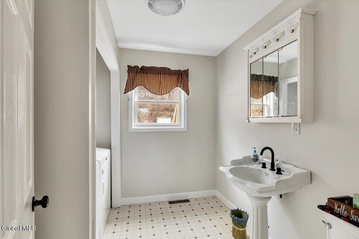 641 Knickerbocker Road Schaghticoke NY 12154