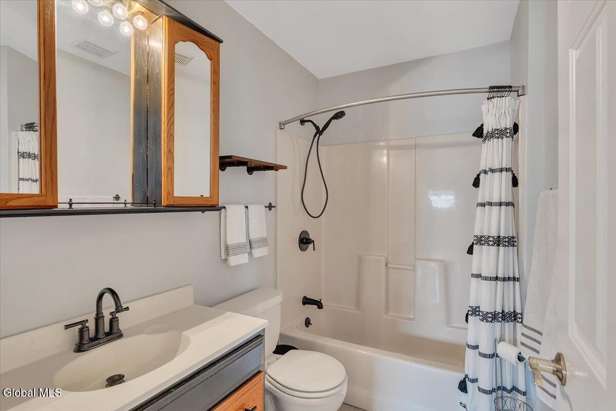 641 Knickerbocker Road Schaghticoke NY 12154