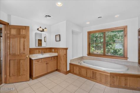 11 Manning Cove Road Malta NY 12020
