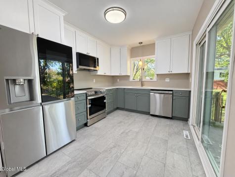 6 Alflo Circle Schenectady NY 12302