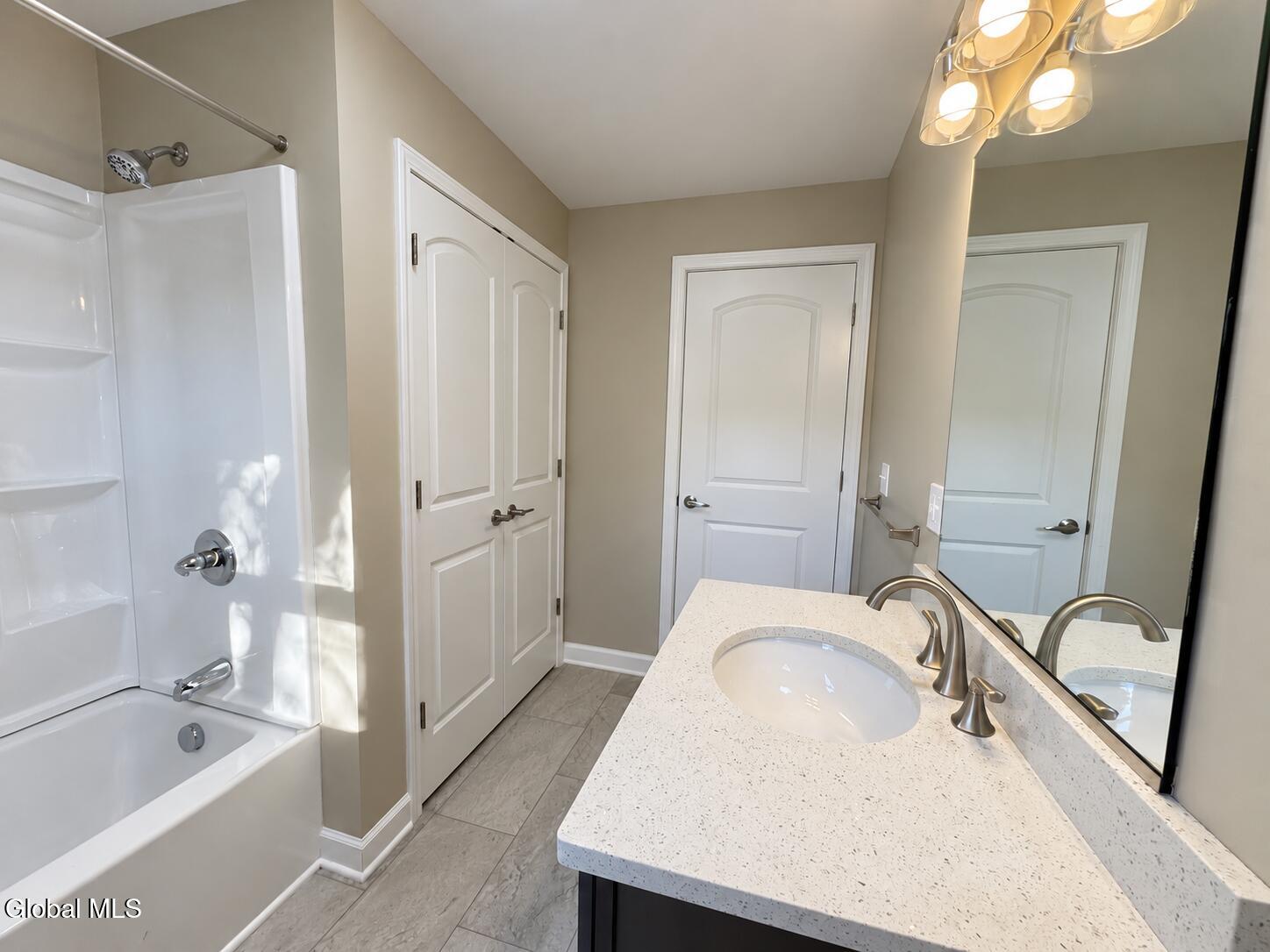 6 Alflo Circle Schenectady NY 12302