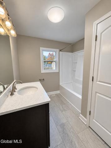 6 Alflo Circle Schenectady NY 12302