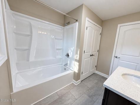 6 Alflo Circle Schenectady NY 12302
