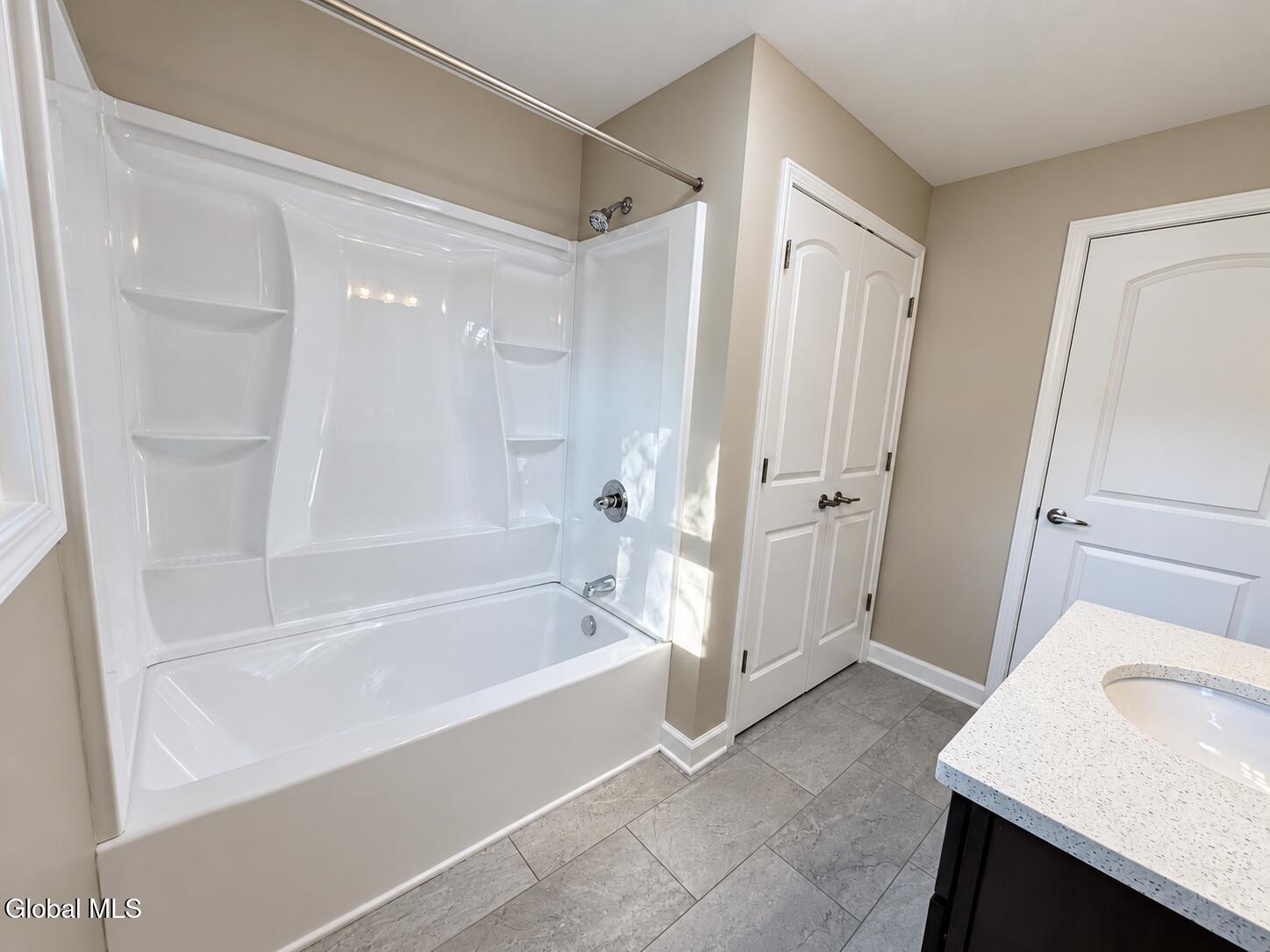 6 Alflo Circle Schenectady NY 12302