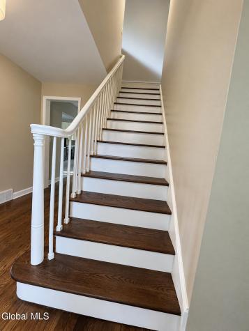 6 Alflo Circle Schenectady NY 12302