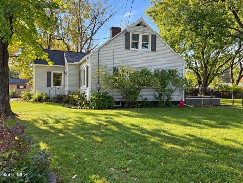 6 Alflo Circle Schenectady NY 12302