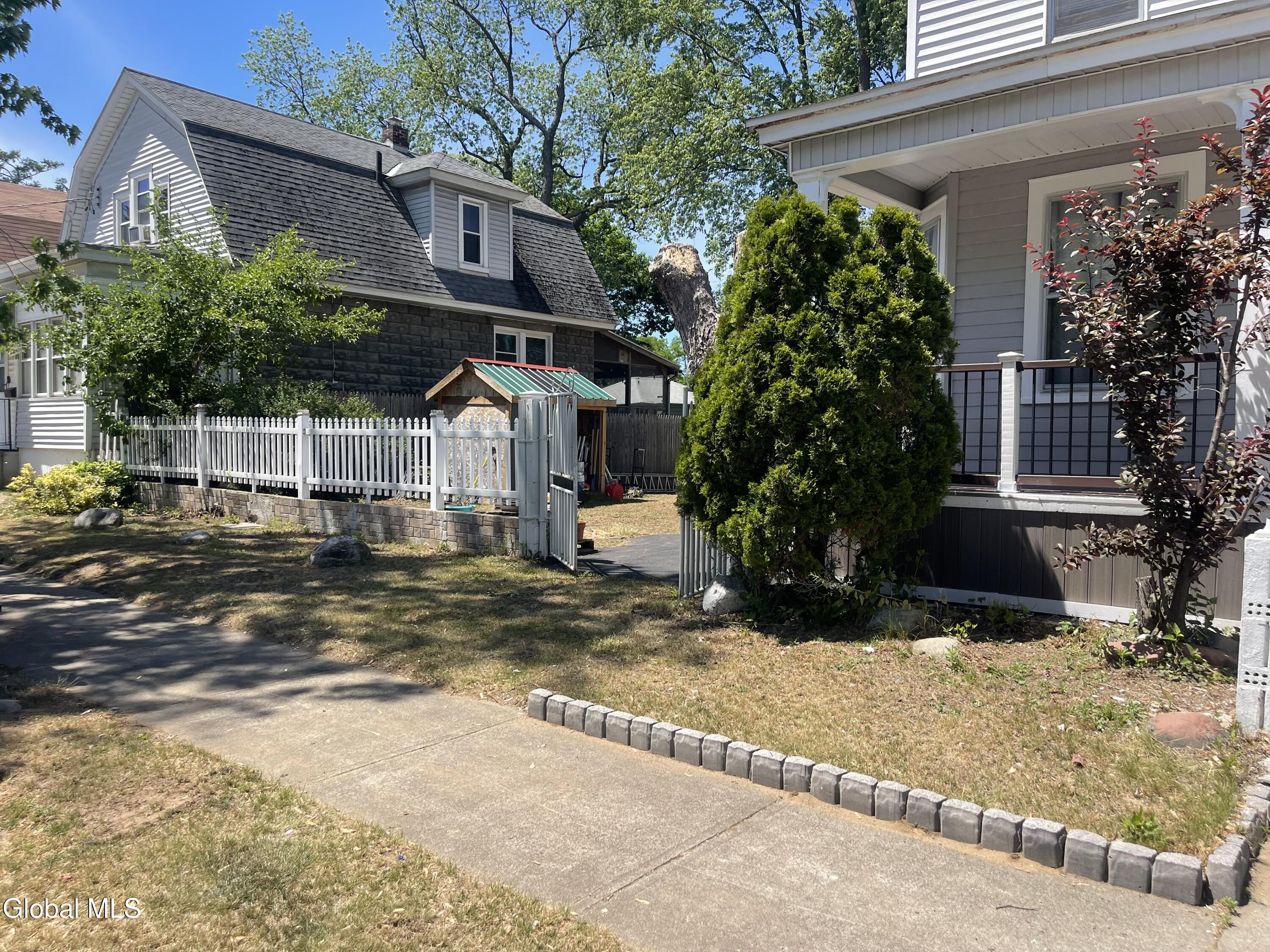 157 Marx Street Schenectady NY 12304