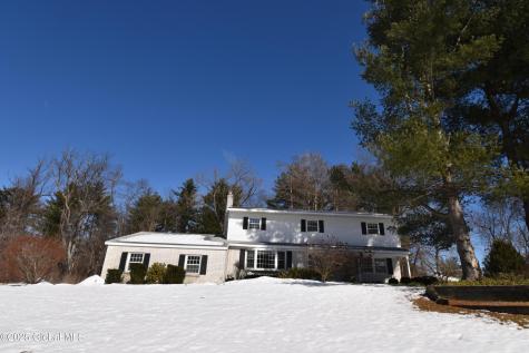 90 Apple Tree Lane Clifton Park NY 12065