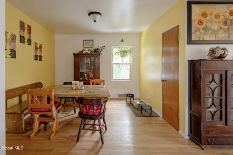 1646 Van Cortland Street Schenectady NY 12303