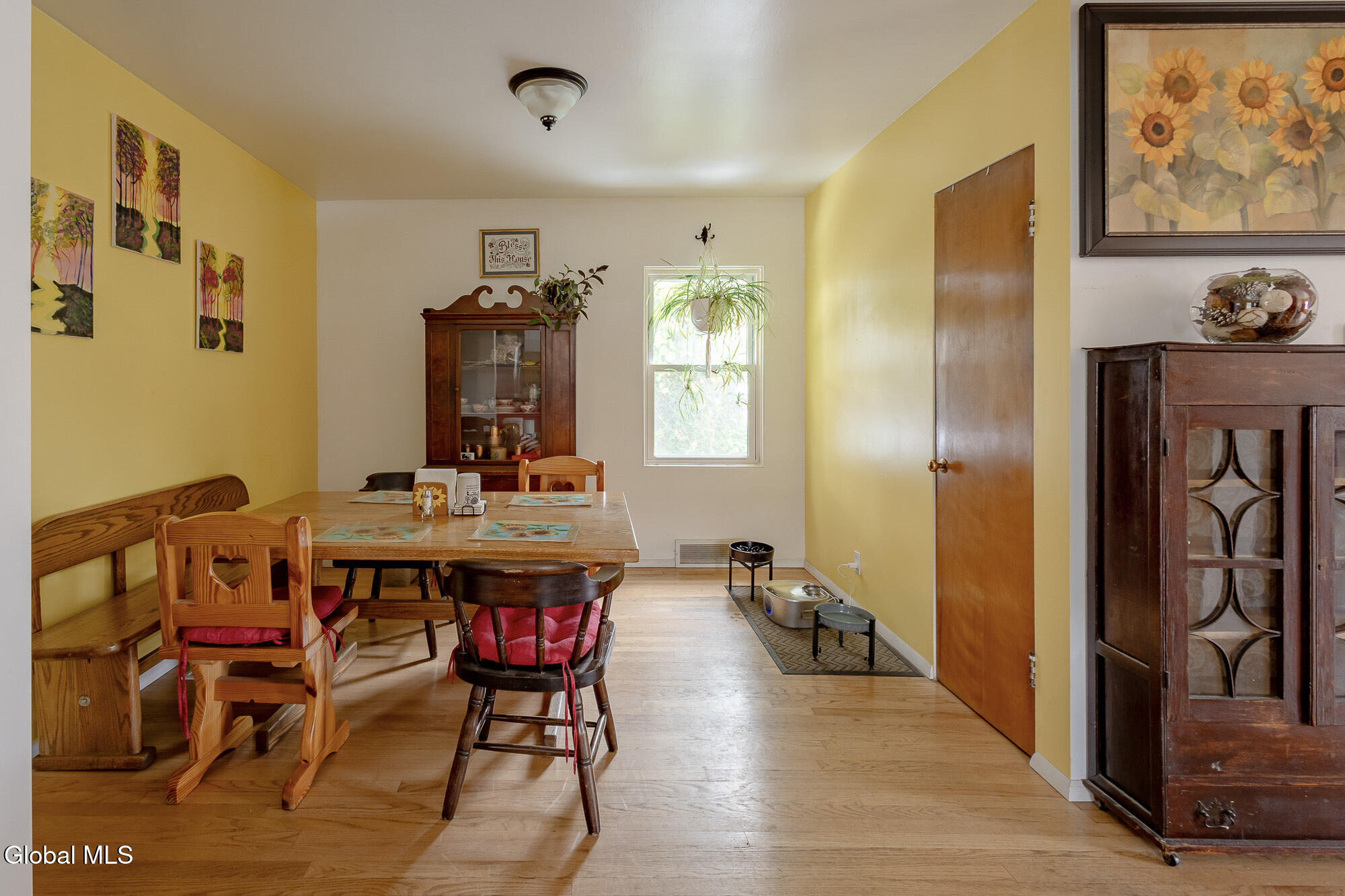 1646 Van Cortland Street Schenectady NY 12303