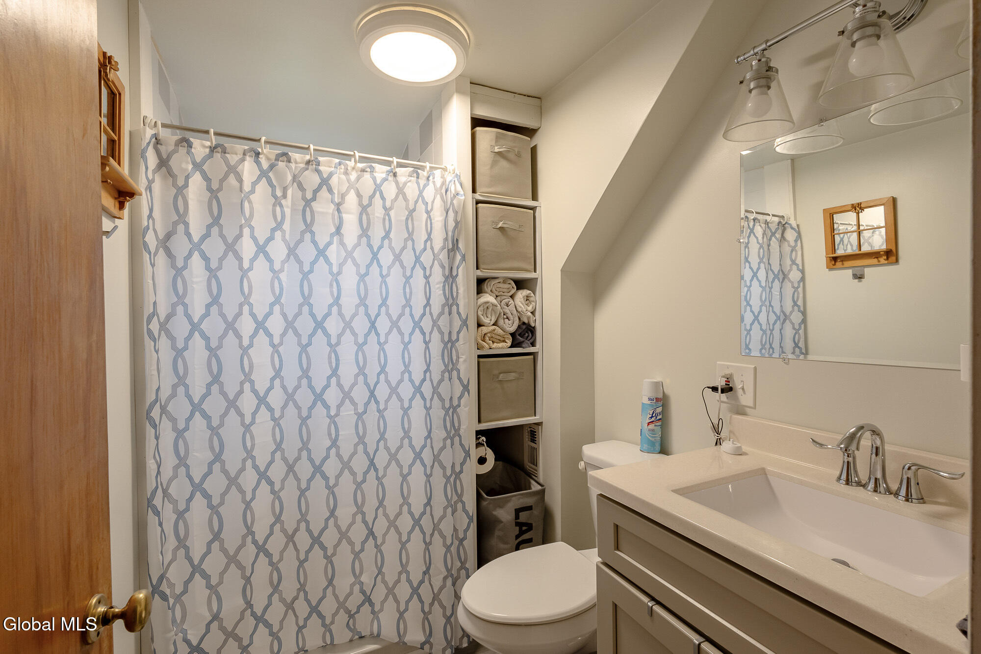 1646 Van Cortland Street Schenectady NY 12303