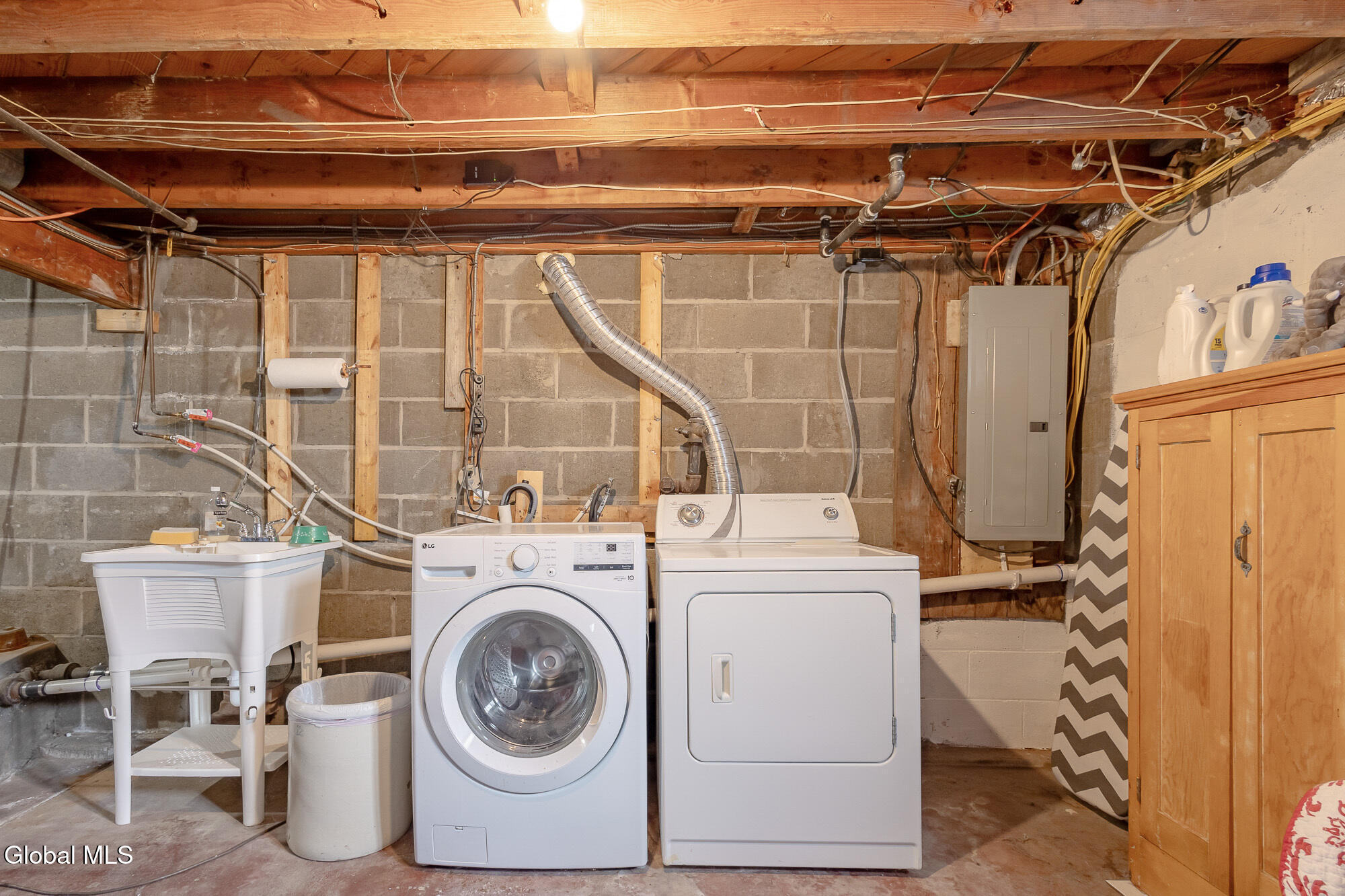 1646 Van Cortland Street Schenectady NY 12303