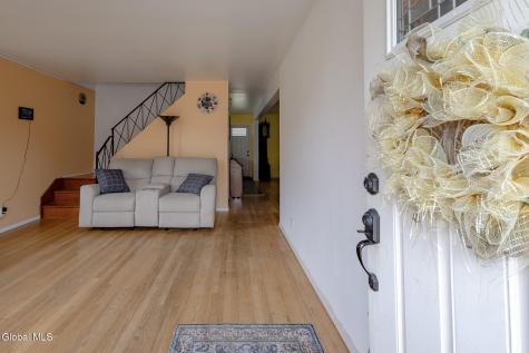 1646 Van Cortland Street Schenectady NY 12303